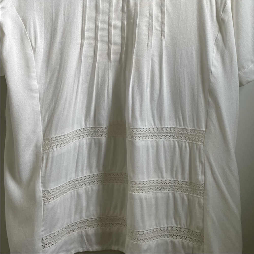 NWT White Blouse - Picture 3 of 6